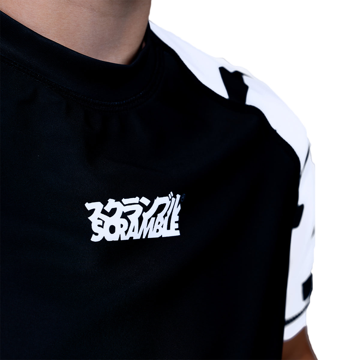 قميص سباحة للأطفال بأكمام قصيرة من سكرامبل باكا - أسود