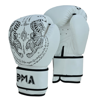 مجموعة قفازات وواقيات الساق للملاكمة التايلاندية من PMA Twin Tigers - أبيض