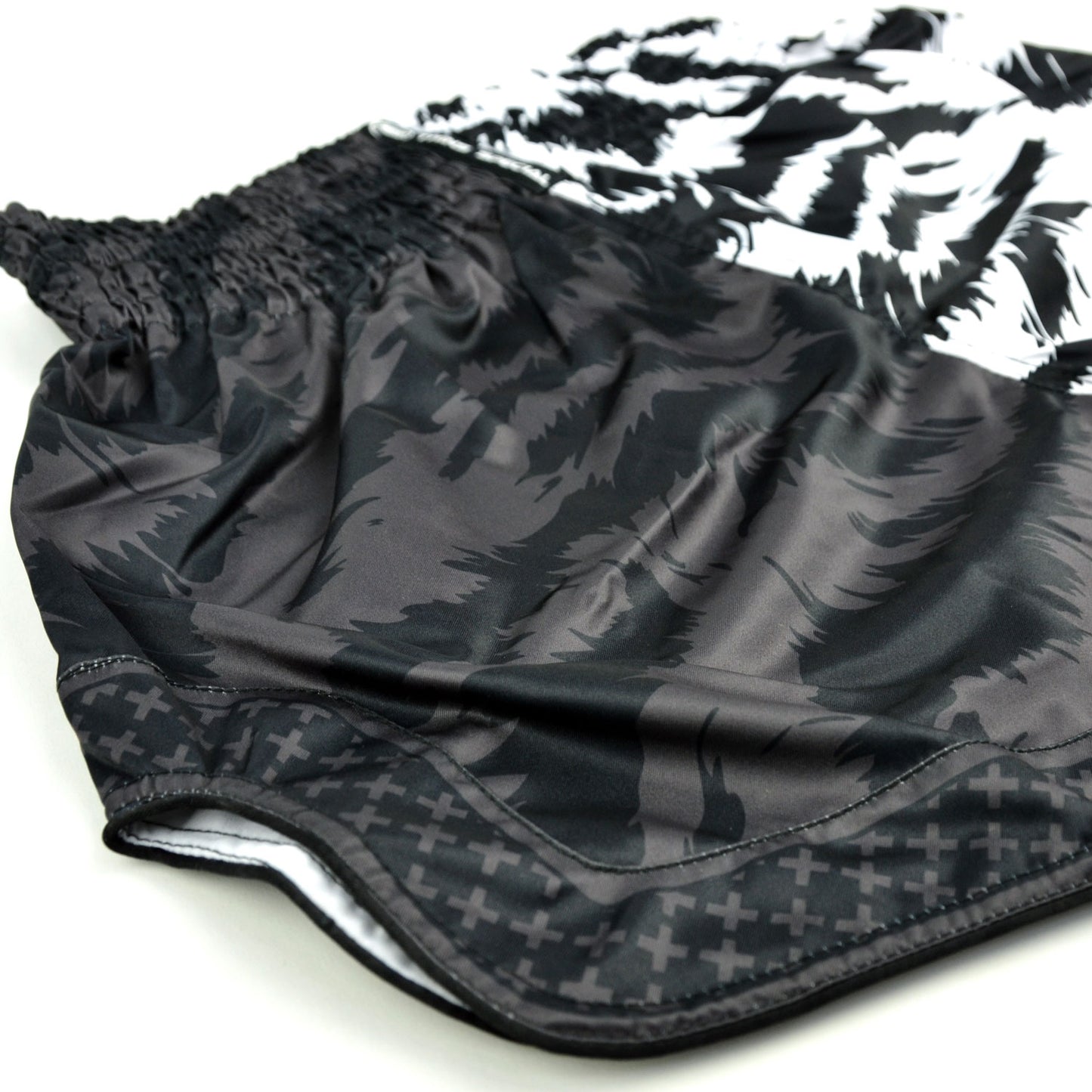 Twins Jungle  Muay thai Shorts - Black/White