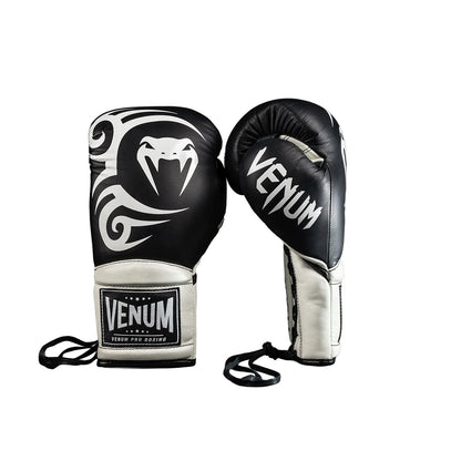 قفازات الملاكمة الاحترافية Venum Giant 2.0 Mike Tyson Pro مع أربطة