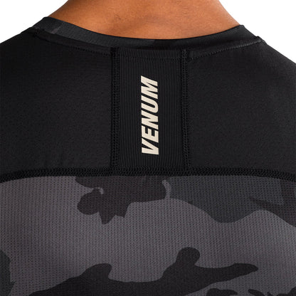 Venum G-Fit Air MMA بدون أكمام Rashguard - مموه حضري