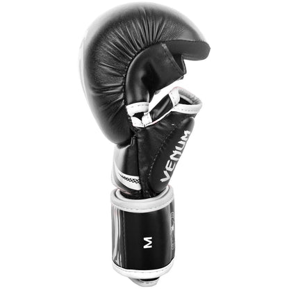 قفازات التدريب Venum MMA Challenger 7oz - أسود/أبيض