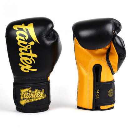 قفازات الملاكمة Fairtex Super Sparring باللونين الأسود والذهبي
