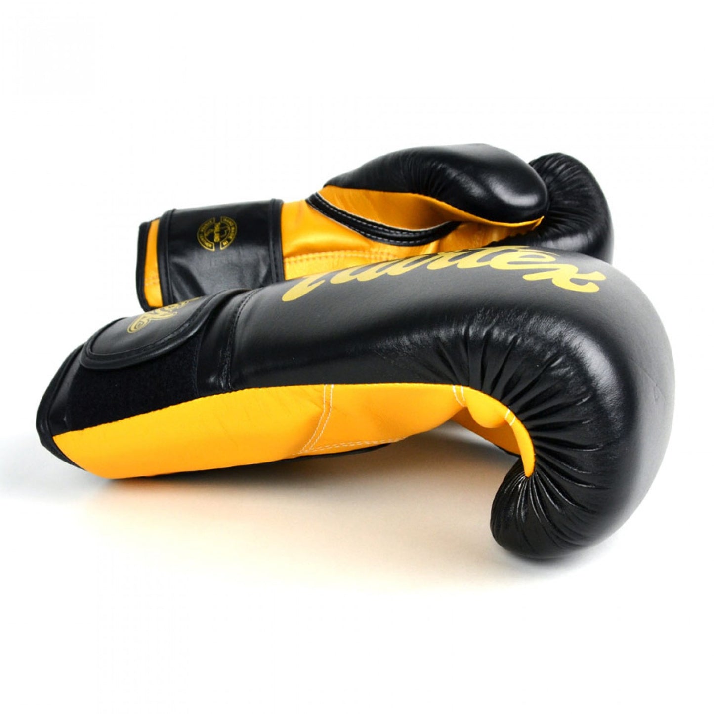قفازات الملاكمة Fairtex Super Sparring باللونين الأسود والذهبي